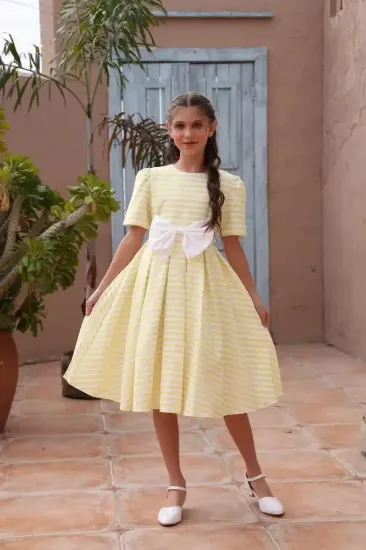 صورة فستان بناتي مقلم نص كم